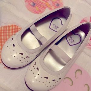 Toddler size 8 1/2 stride rite dress shoes. Pair with a nice Christmas dress.